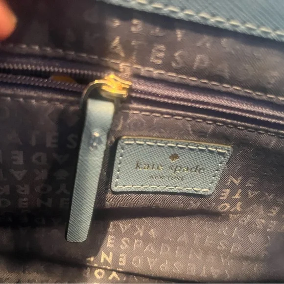 Kate Spade: Two-Tone Blue and White Crossbody Bag - Picture 4 of 6